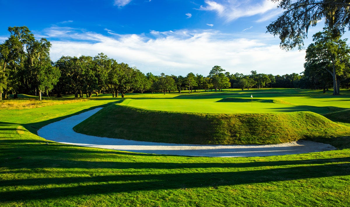 The 17th green at Yeamans Hall [KingKong_APP金刚生态官网[KingKong_APP金刚生态官网] course in South Carolina